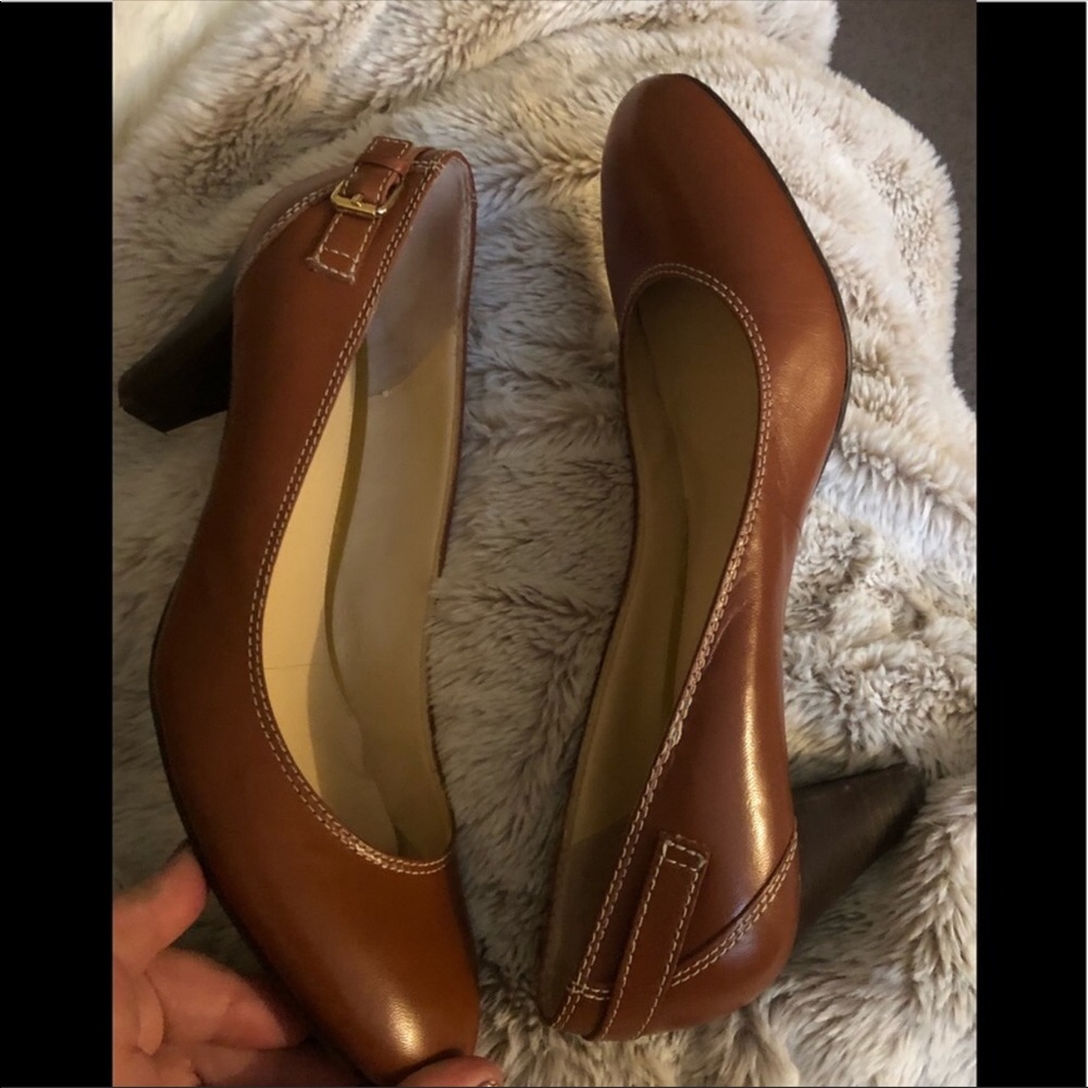 Ralph Lauren classic 3 inch heels, Sz 9, like new